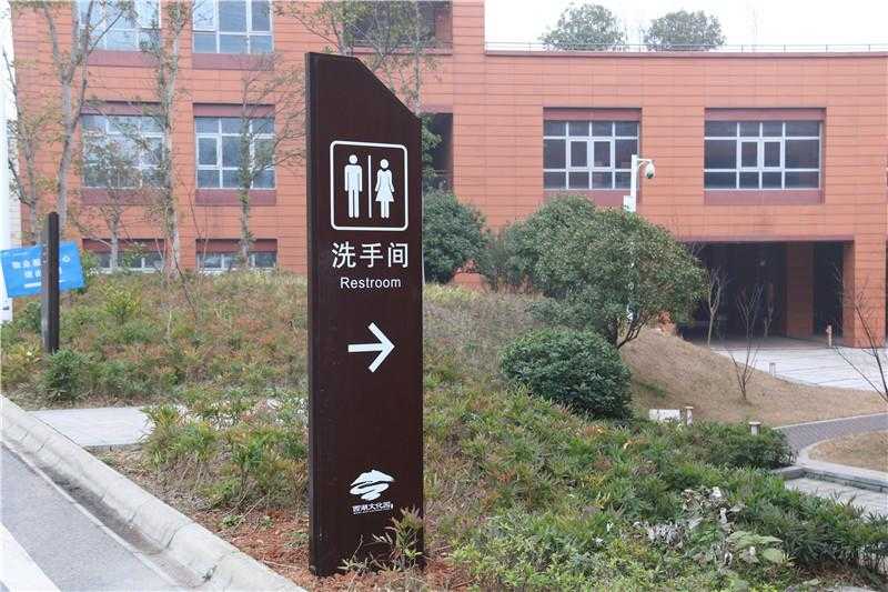 在標識設計中，箭頭起到什么作用呢？